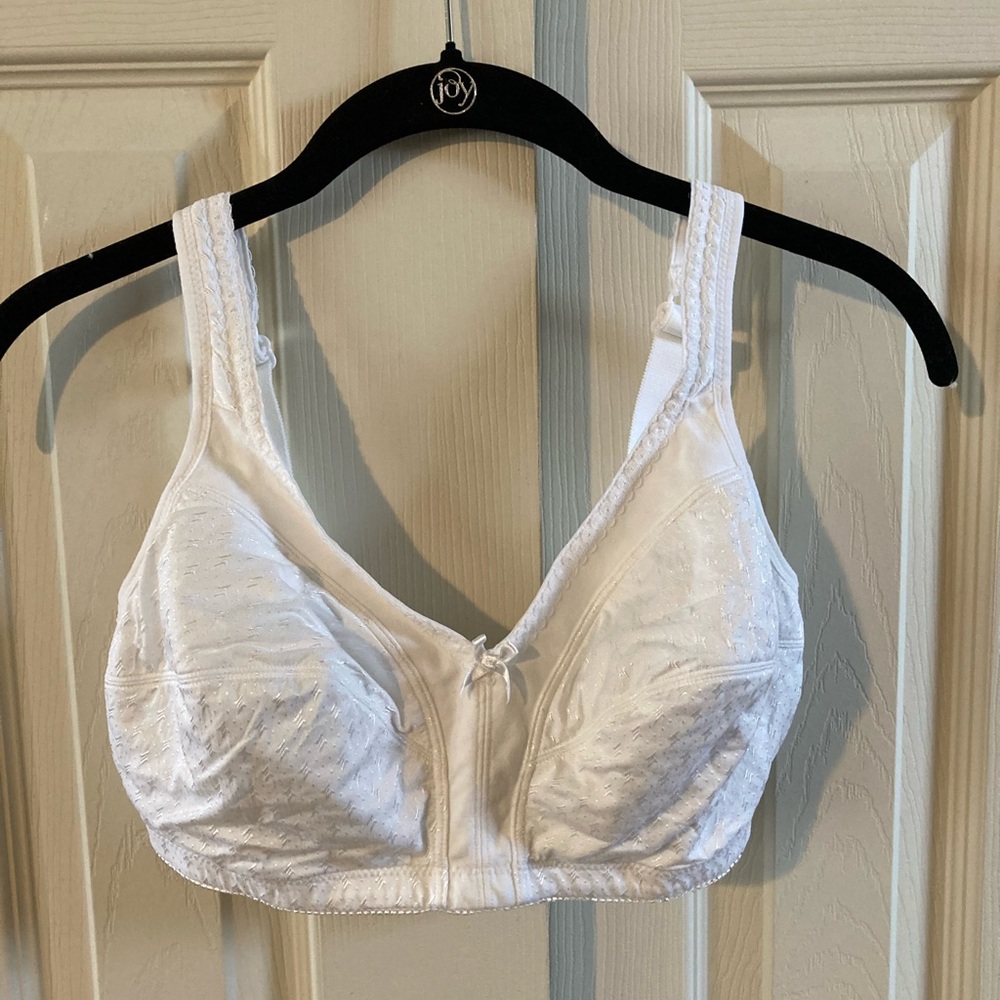 Dominique Intimate Apparel White Wireless Bra 36DD New Without Tags